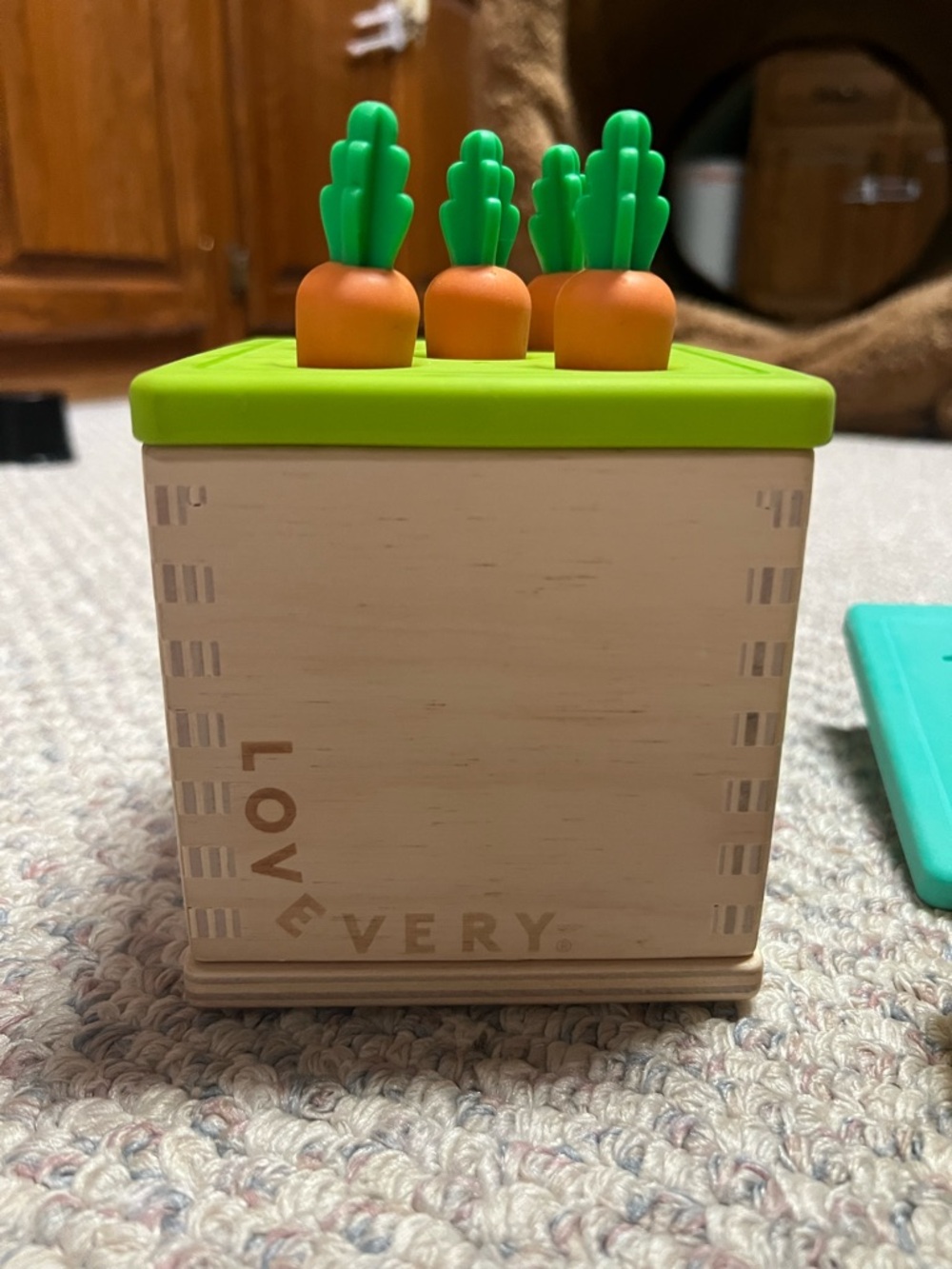 Lovevery wooden fine motor sorting activity set - Picture 2 of 2